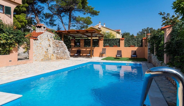 Lovely apartment in Jadrija with swimming pool