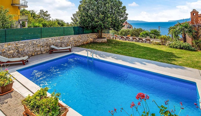 Lovely apartment in Rijeka with WiFi
