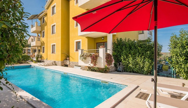 Lovely apartment in Salatici