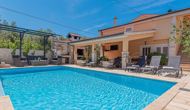 Lovely apartment in Sibenik with sauna