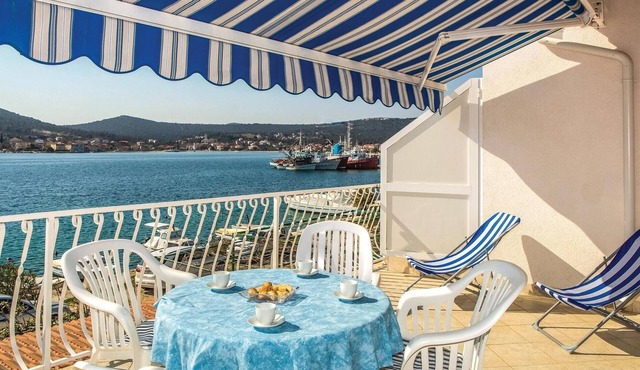 Lovely apartment in Vinisce with WiFi