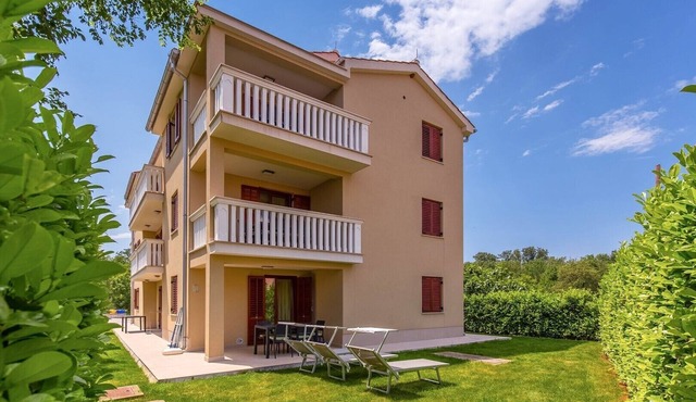 Lovely apartment Mike 1 in villa surrounded by greenery on Krk