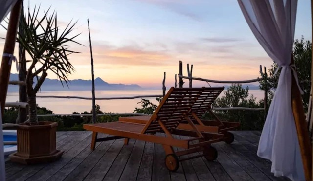 Lovely Cottage with sea views in Selca, Croatia in Selca