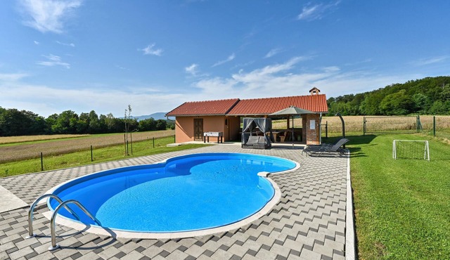 Lovely home in Bocadir with WiFi