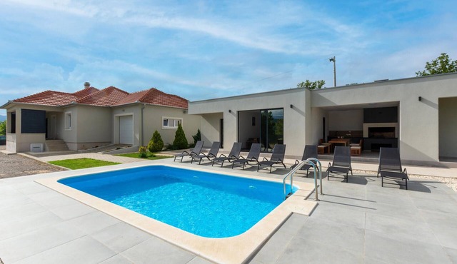 Lovely home in Dicmo with sauna