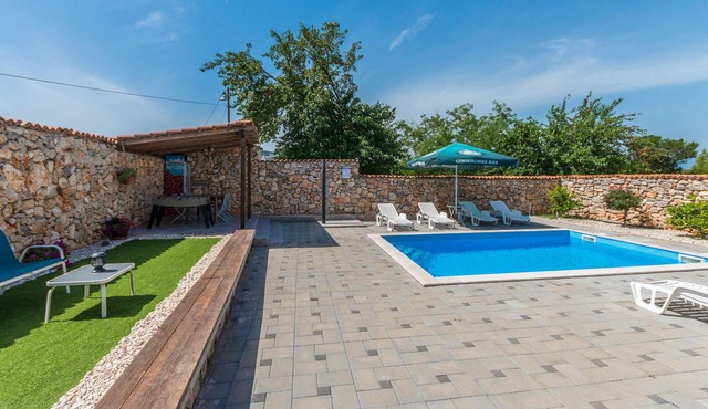 Lovely home in Donje Rastane