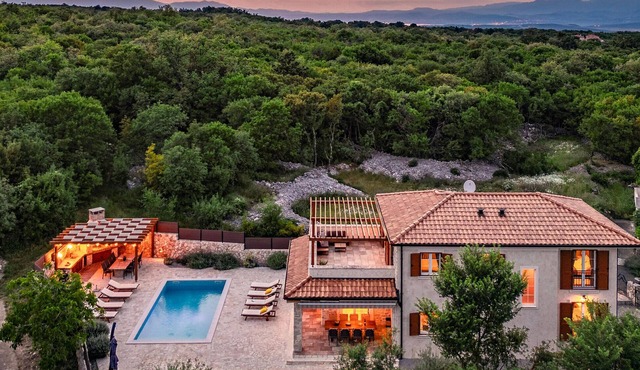 Lovely home in Dobrinj