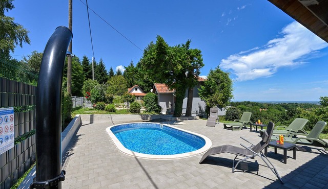 Lovely home in Jalzabet