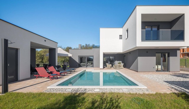 Lovely home in Kastelir in Kastelir