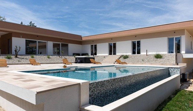 Lovely home in Krivodol