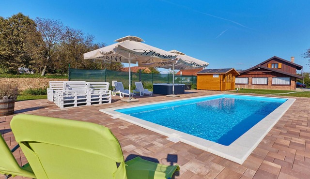 Lovely home in Kupinovac