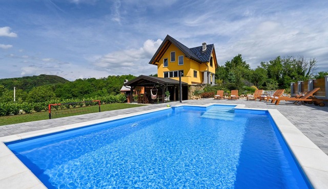 Lovely home in Lepoglava