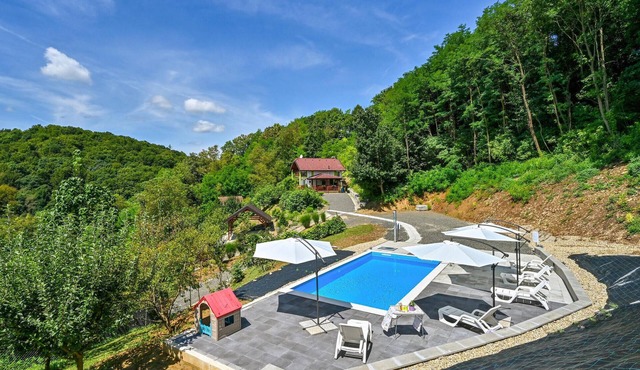 Lovely home in Martinkovec