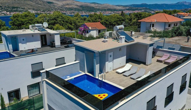 Lovely home in Okrug Donji