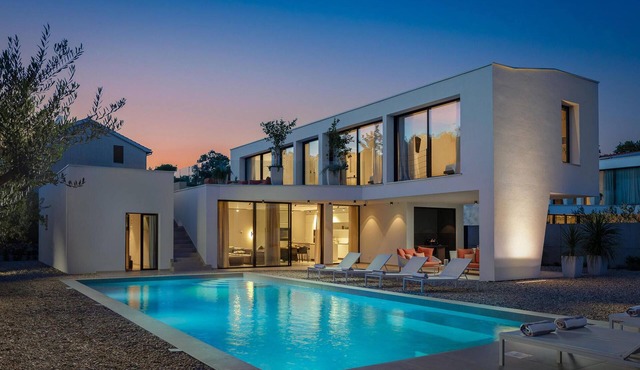 Lovely home in Pakostane