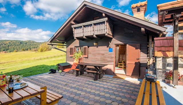 Lovely home in Prezid with WiFi