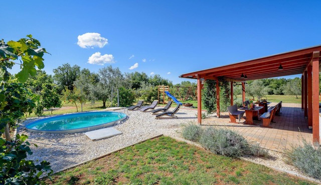 Lovely home in Pula with WiFi in Pula