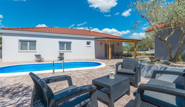 Lovely home in Sikovo