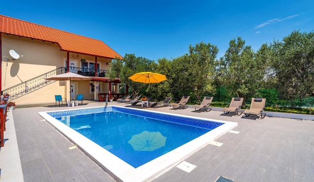 Lovely home in Suhovare