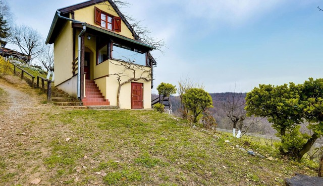 Lovely home in Veliki Grdevac with WiFi