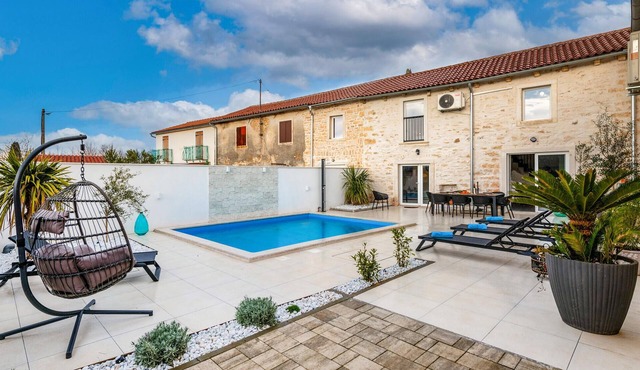 Lovely home in Vidulini