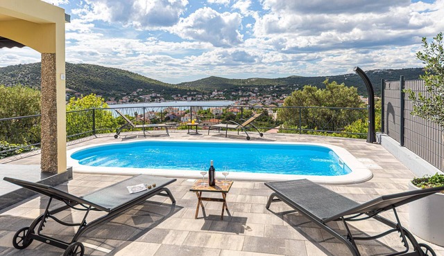 Lovely home in Vinisce