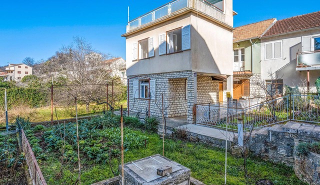 Lovely home in Zaton with WiFi