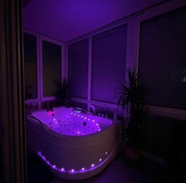 LuxRooms - rooms with private jacuzzi