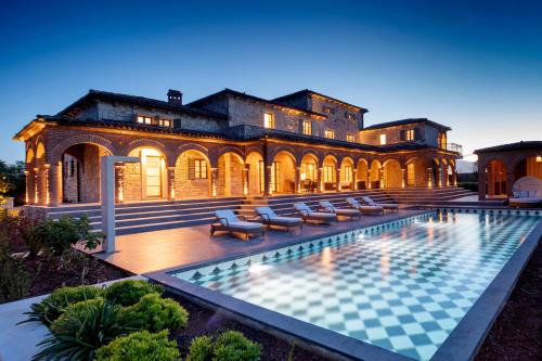 Luxuriöse Villa Don Giordano im toskanischen Stil mit Pool, Weinbergblick und Olivenhainen in Istrien