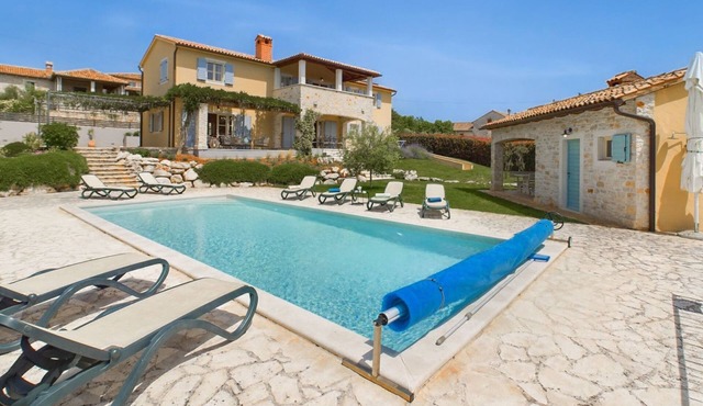 Luxuriöse Villa mit Schwimmbad und großem Garten by Interhome in Poreč/Heraki