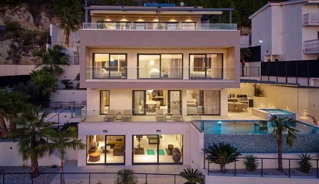 Luxurious 5-Bedroom Villa "Million Dreams" with Infinity Pool, Spa zone, Hot-tub, Spectacular Sea Views