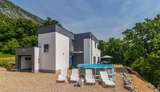 Luxurious home in Drivenik