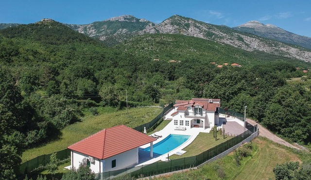 Luxurious home in Hrvace
