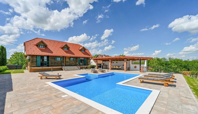 Luxurious home in Lestakovec with sauna