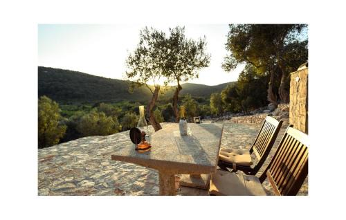 Luxurious Home In Sali With Wifi