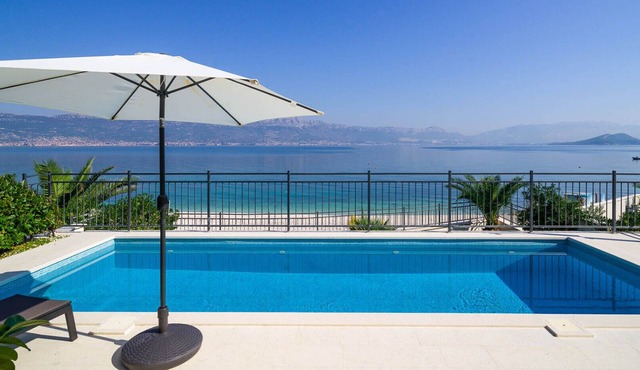 Luxurious modern villa Golden B with swimming pool - EOS-CROATIA in Slatine