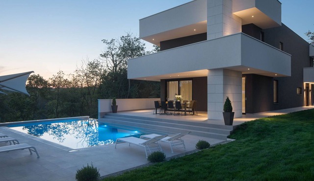 Luxurious Villa 55 with Jacuzzi, two swimming pools and a sauna in central Istria in Pazin