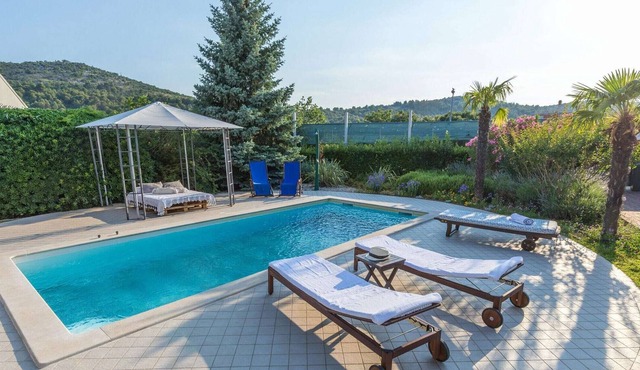 Luxurious Villa in Šibenik with Swimming Pool
