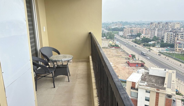 Luxury 2 Room with Majestic Sunset and Kasauli view in Greater Mohali