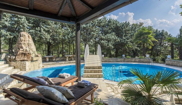 Luxury 5 * Villa-PRIVATE TENNIS COURT, pool, sauna, beach nearby, Istria