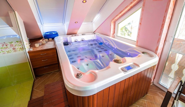 Luxury Apartment Ana with Hot tub in Visnja Gora