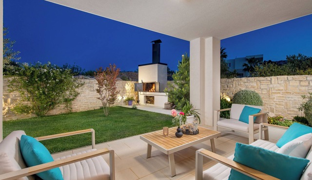 Luxury apartment Hyperion with privat pool and garden
