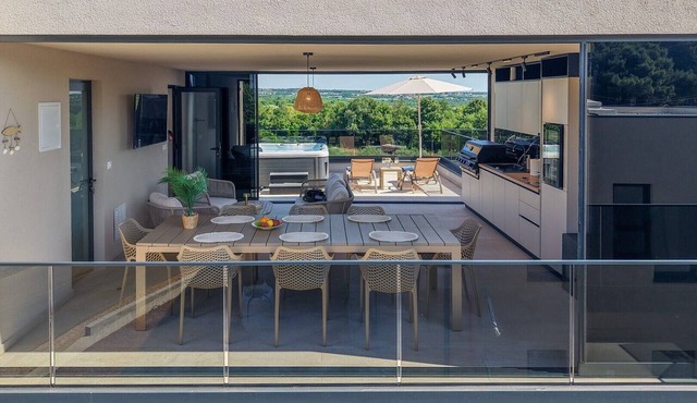 Luxury Apartment Olearis