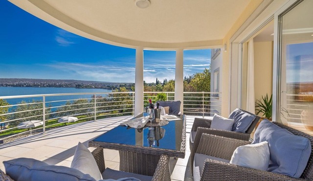 Luxury apartment Tunera 2 in Malinska