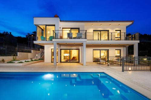 Luxury Apartments VIN with Pool & Sea View in Matulji
