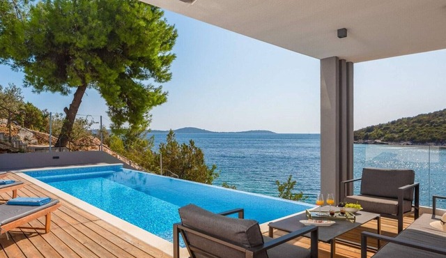 Luxury Beach Villa Marina Prestige w/Heated Pool