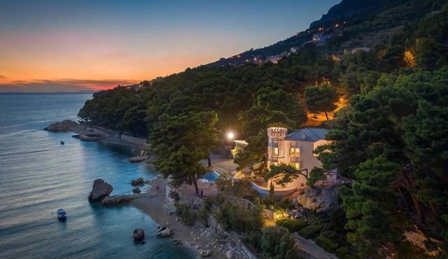 Luxury Beachfront Villa Sea Palace Omis with Pool