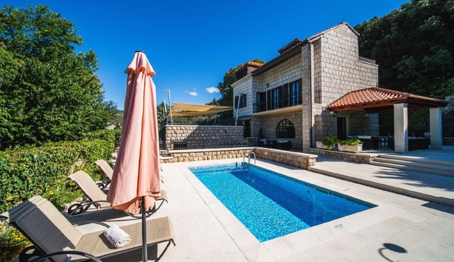 Luxury Beachfront Villa in Dubrovnik with Pool in Dubrovnik