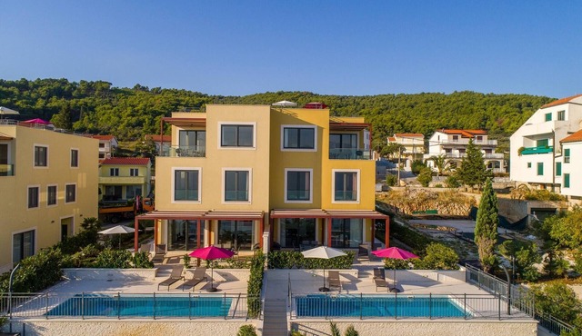 Luxury Beachfront Villa Ciovo Joy 2 with Pool, Gym in Slatine