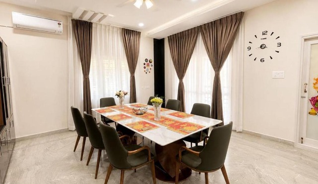 Luxury family stays in Haidar Sāhibgūda